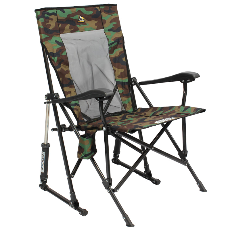Klappbarer Campingstuhl in camouflage für dein Outdoor Abenteuer
